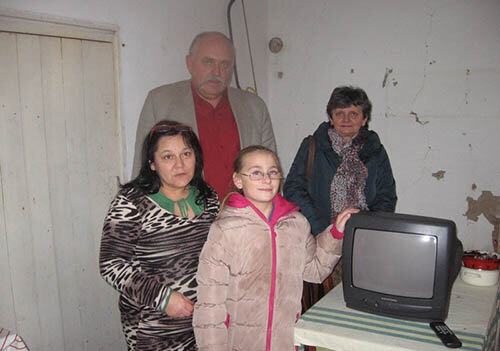 Ajándék televízió készülék a rászoruló családoknak