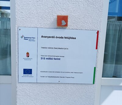 Tájékoztató tábla a projekt megvalósítási helyszínén